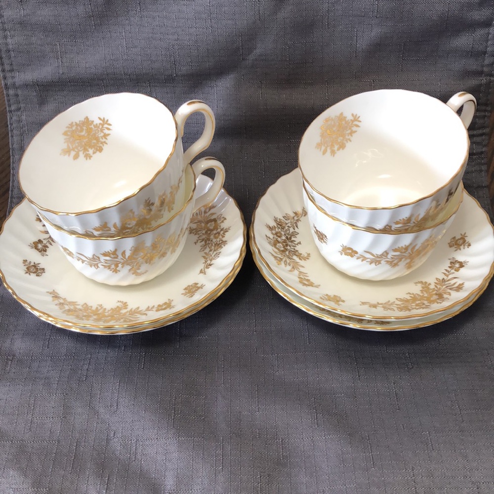 🇬🇧4 ANTIQUE ENGLISH MINTON CHINA🇬🇧 DISCONTINUED ANCESTRAL GOLD PATTERN. EUC